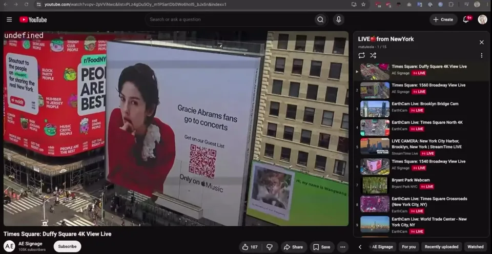 Ihr Bild erscheint in einer Live-Übertragung vom Times Square